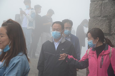 葉露中赴金寨縣檢查景區(qū)疫情防控及旅游安全工作時(shí)強(qiáng)調(diào):常態(tài)化精準(zhǔn)化做好疫情防控工作 積極穩(wěn)妥推進(jìn)旅游市場復(fù)產(chǎn)復(fù)蘇